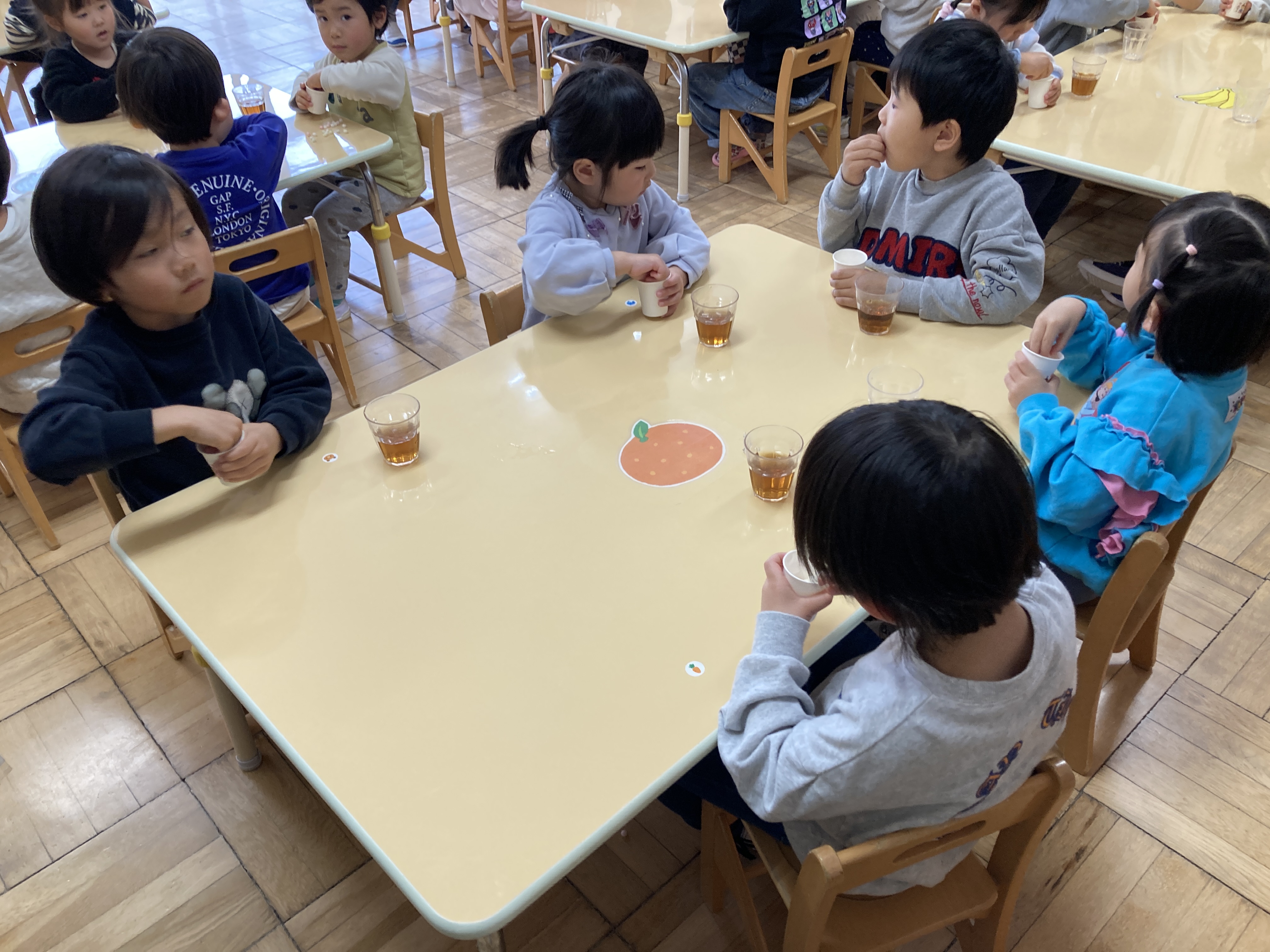 ３歳お茶会様子.JPG