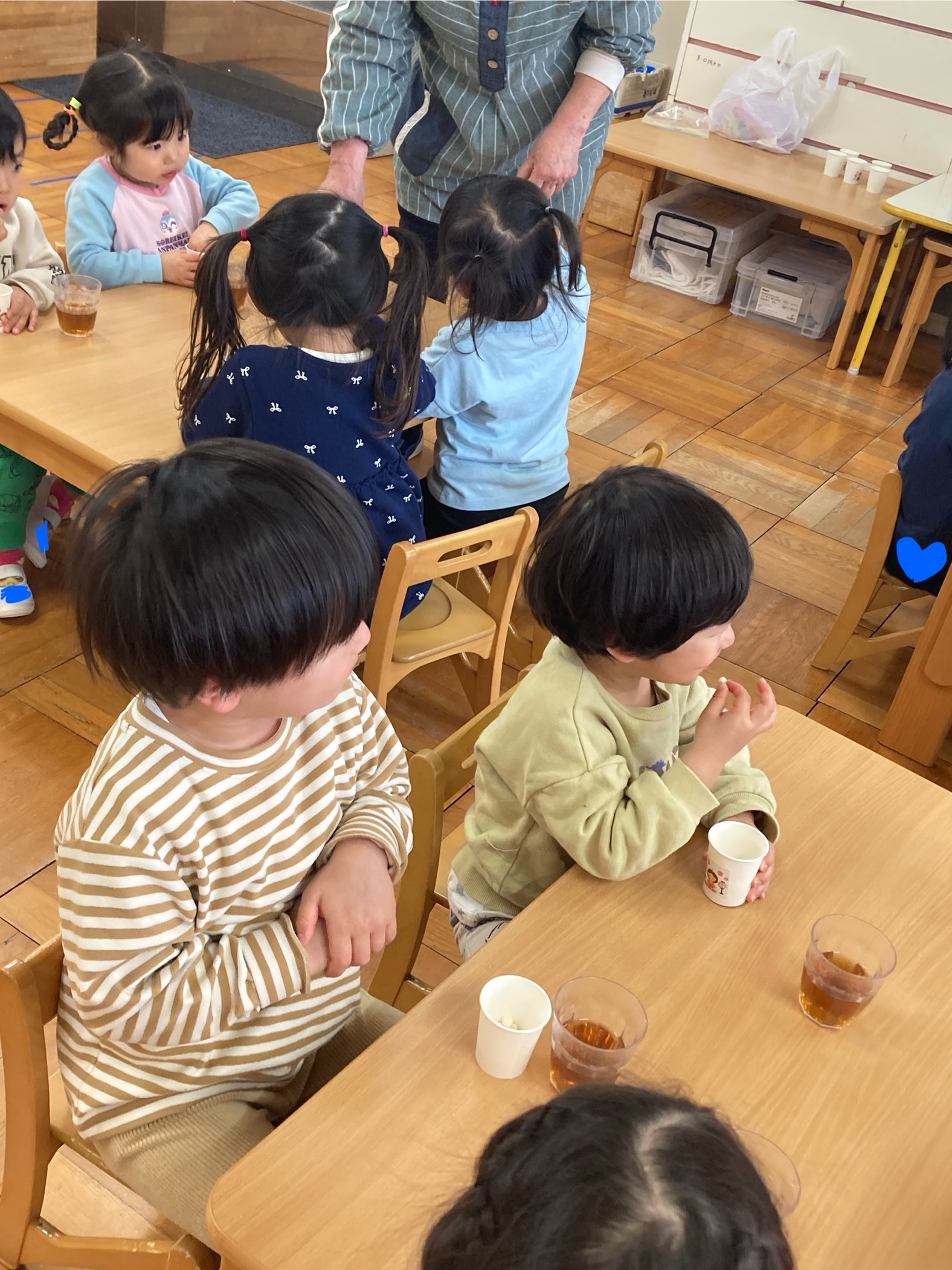 ２歳お茶会様子.JPG