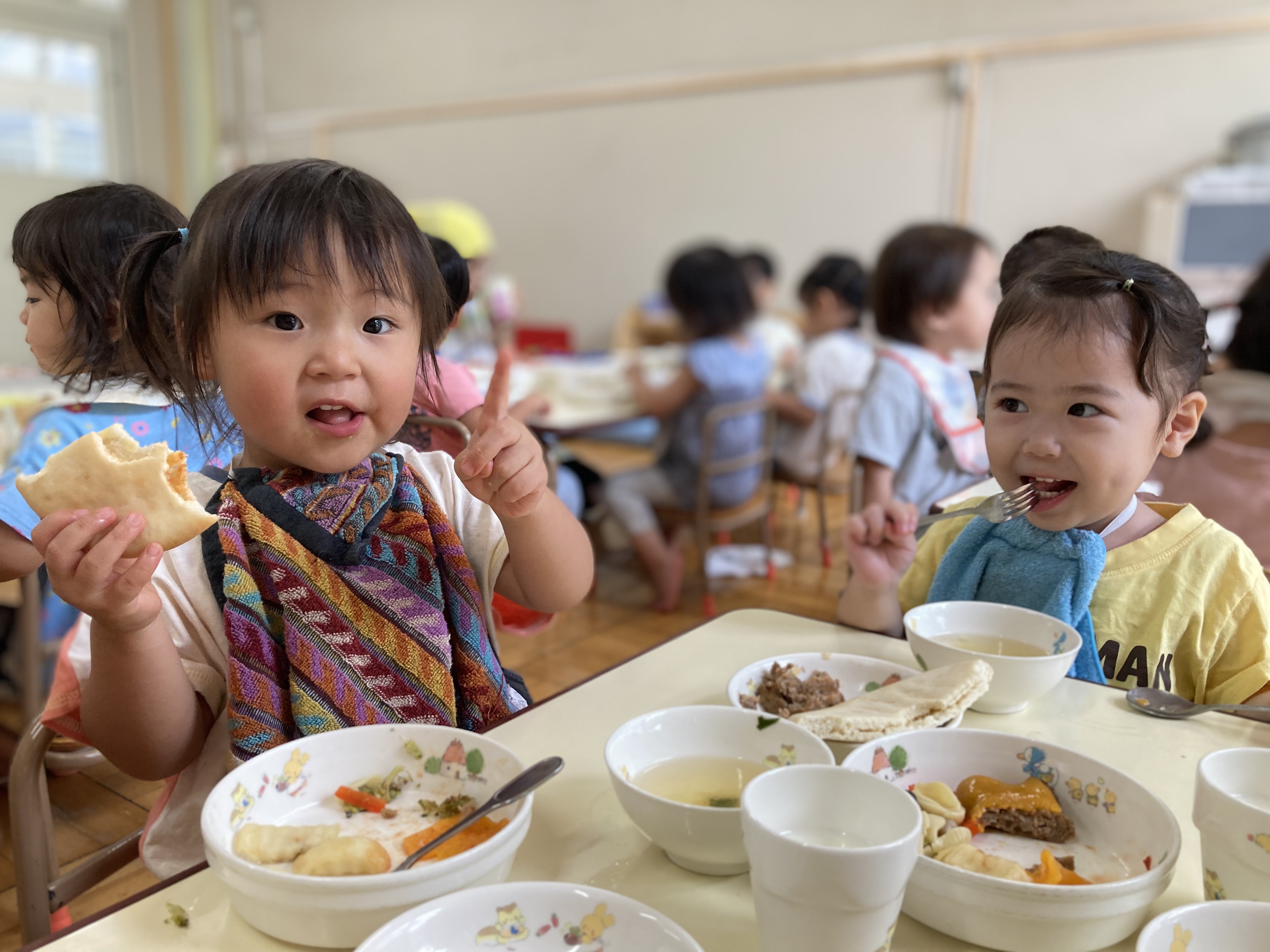 ２歳　給食.JPG