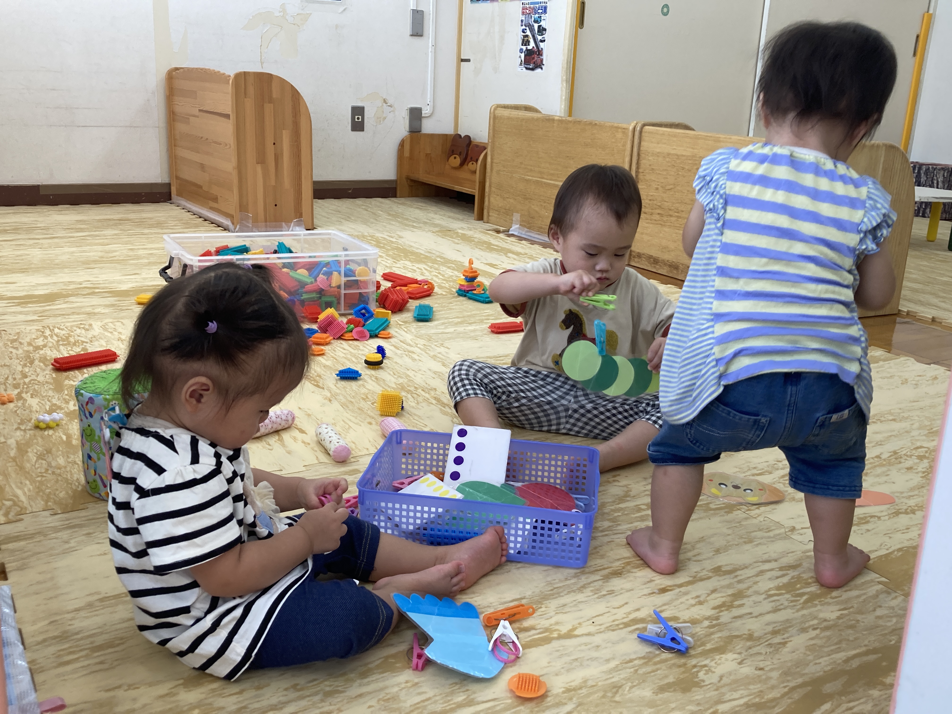 洗濯ばさみ遊び.JPG