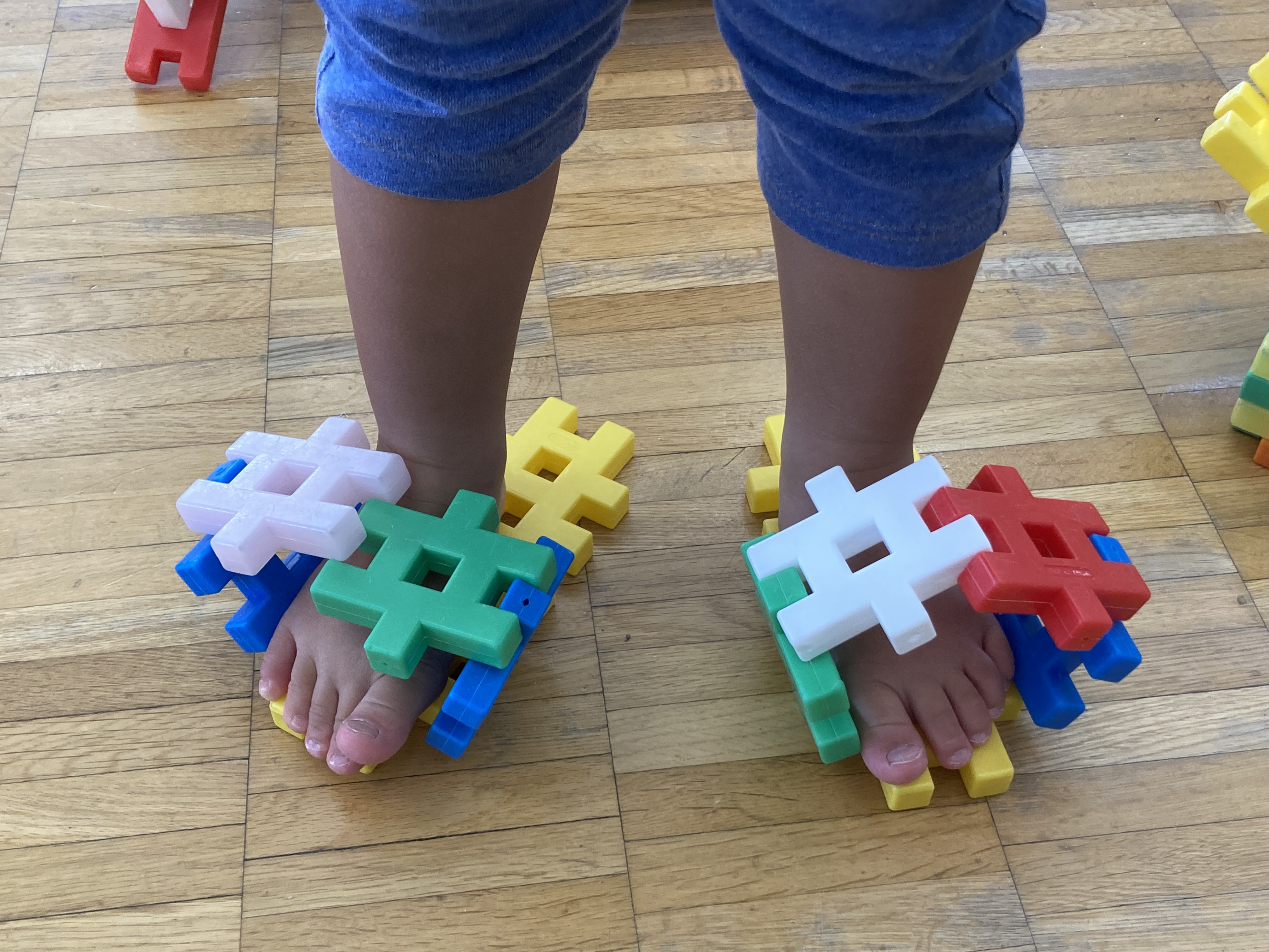 イ型の履物２歳.jpg