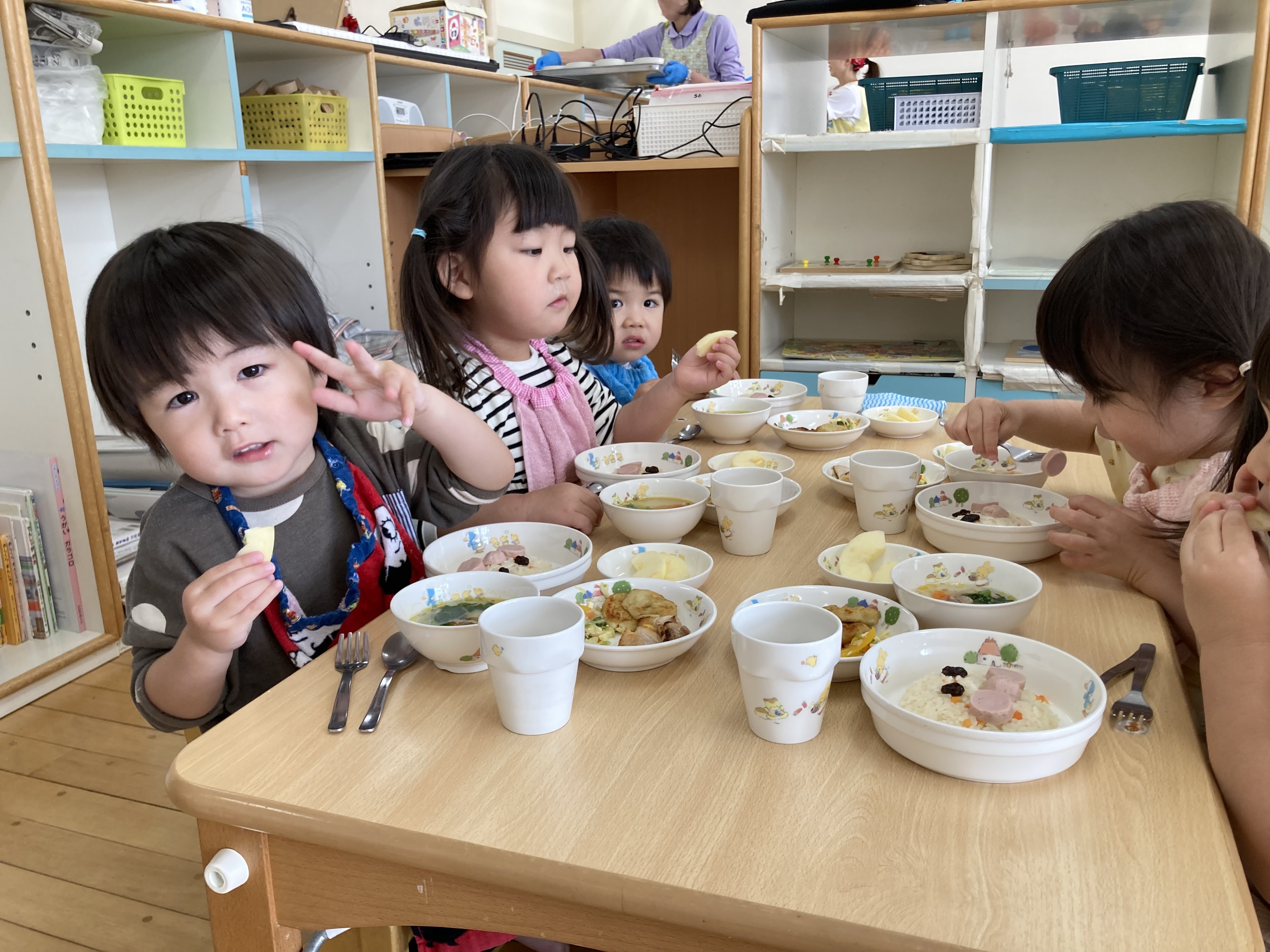 たんぽぽ組　給食.jpg