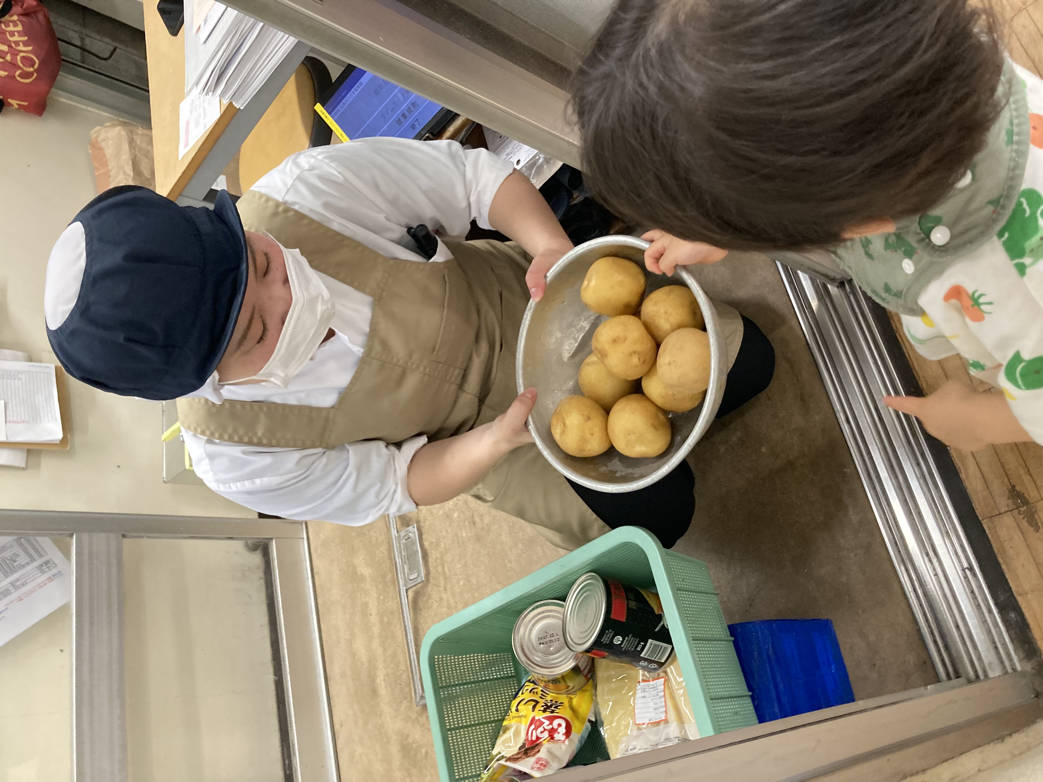 ２歳　じゃがいも食育.JPG