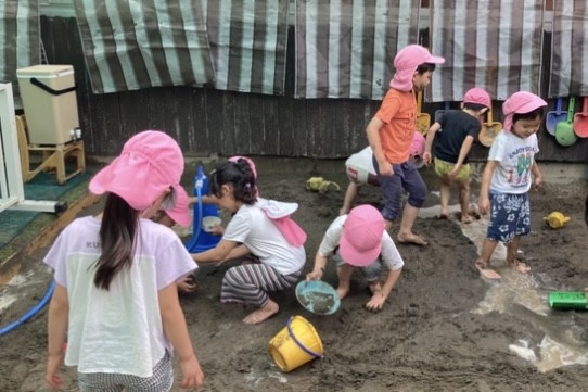 ４歳　泥遊び.JPG